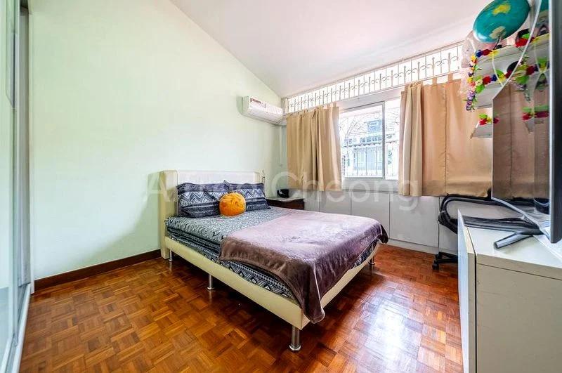 3 Bed Terraced House (Landed) for Sale in  Hong Leong Garden - Image 3